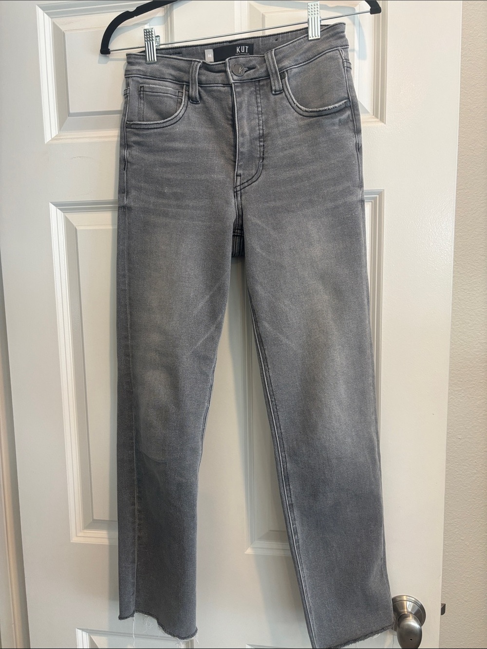 Kut from the Kloth Women's Grey Straight-Leg Jeans with Raw Hems